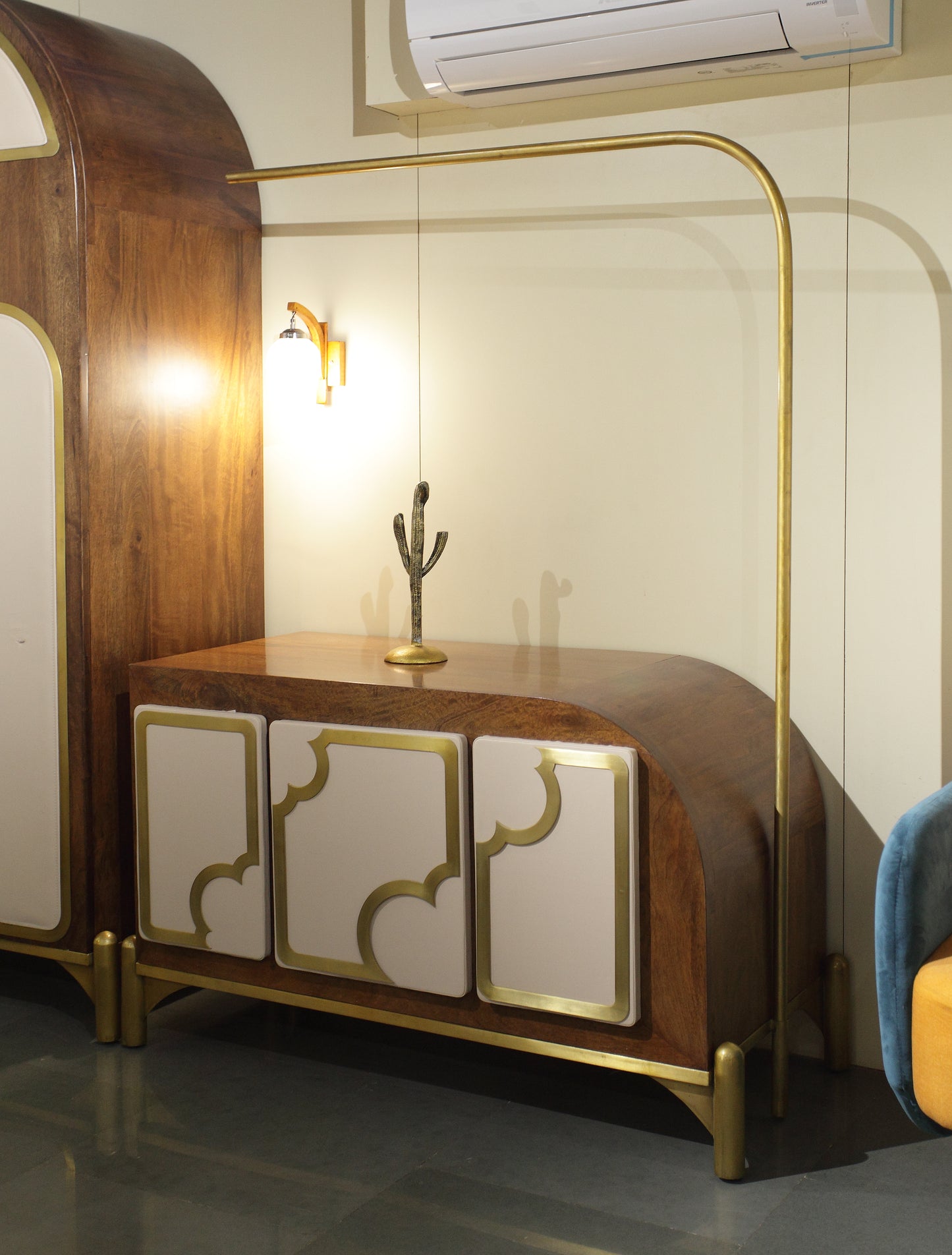 Luxream - Almirah & Side Table